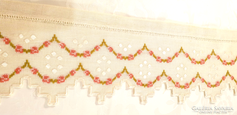 (10) Very old embroidered/tapestry tablecloth 113 cm x 14 cm