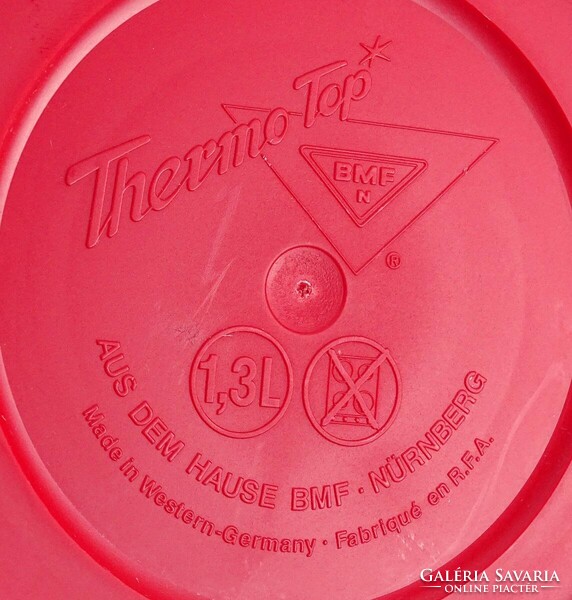 1Q900 Vintage piros formatervezett műanyag BMF termosz 1.3L