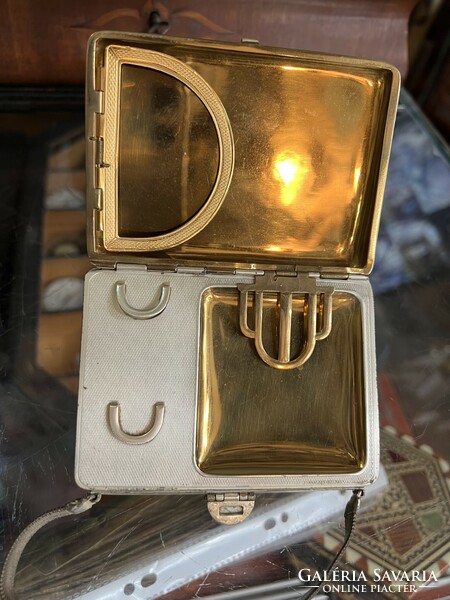 Art deco women's bag with smoking and make-up set. With silver tongs. 12 X 14 cm.