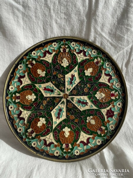 Find decorative plate