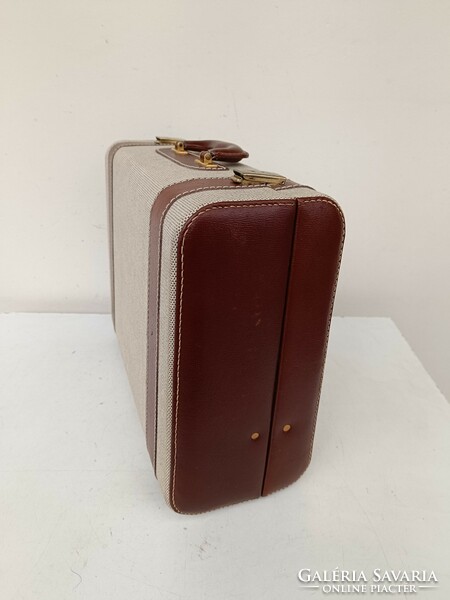 Antik ruhás bőrönd koffer jelmez film színház kellék megkímélt állapotú kulcsával 744 8552