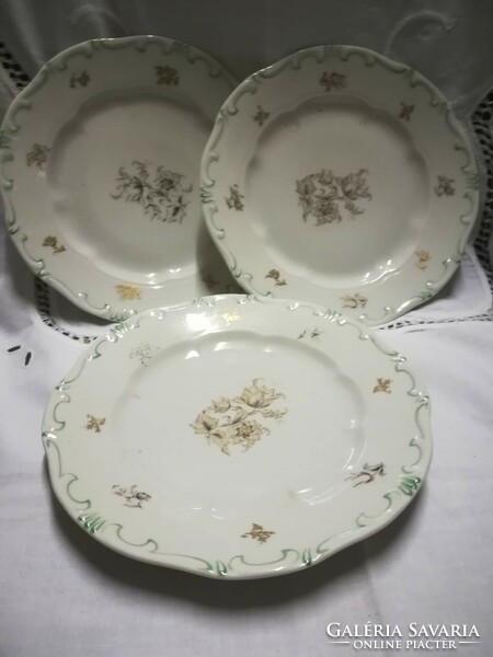 Zsolnay porcelain cake plate