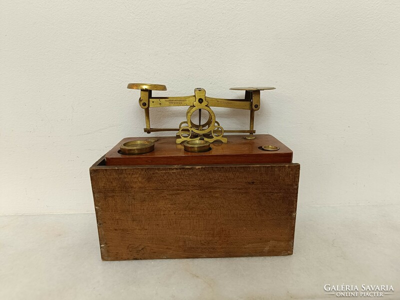 Antique mail scale with weights, portable postal device in its original box 913 8489
