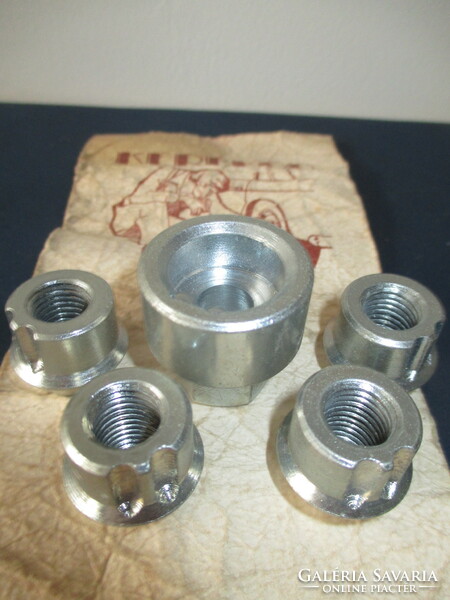 Wheel guard nut set