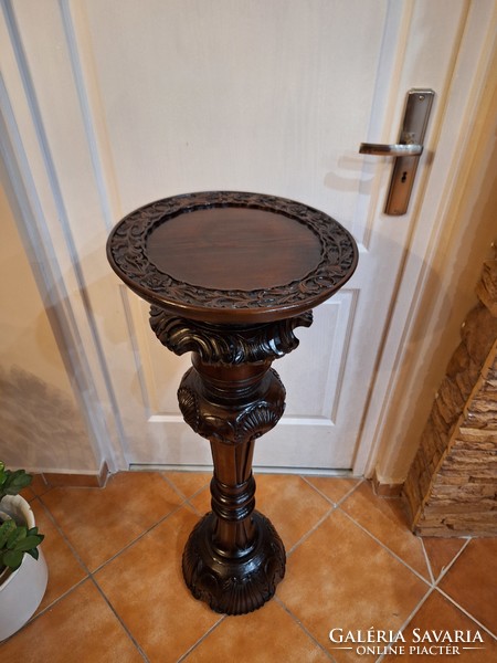 Baroque pedestal statue holder