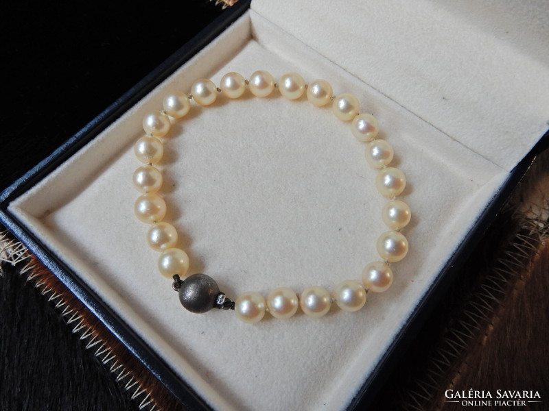 Akoya pearl bracelet with silver ball clasp