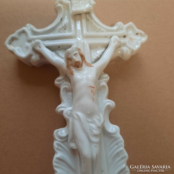 Porcelain crucifix with base