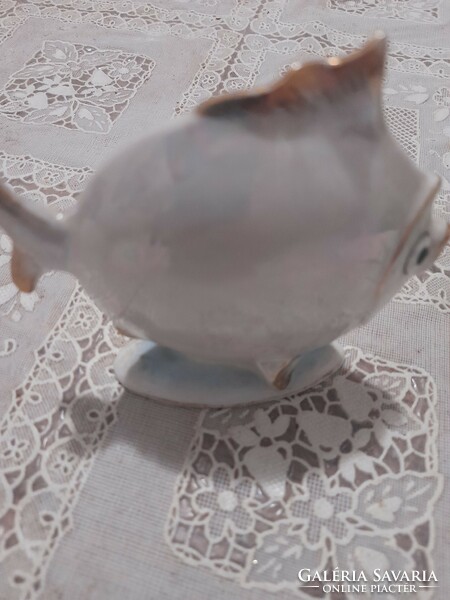 10x10 cm-es lüszter mázas porcelán hal.kora:1950-1960.Jelzett,készitő: drasche