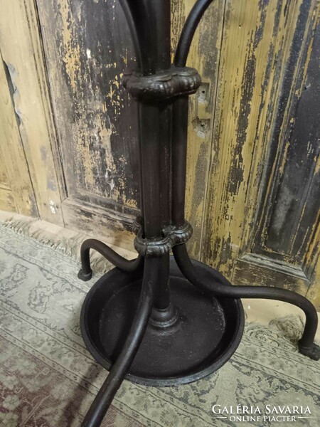 Cast iron, early 20th century, nice patina cleaned and treated coat rack, Art Nouveau style