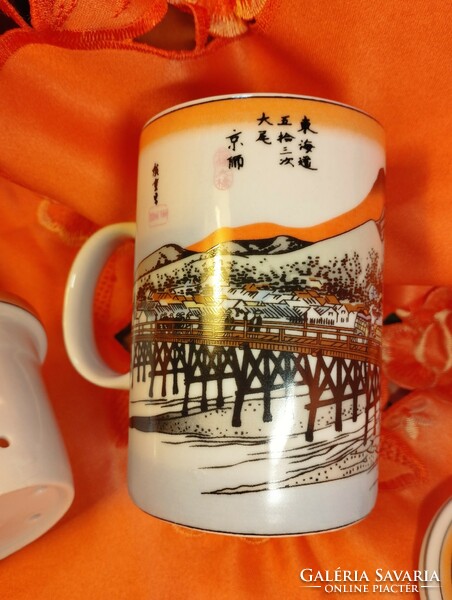 Kínai teás csésze szűrővel és tetővel