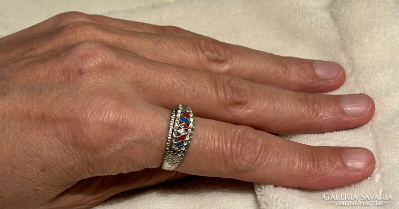 Beautiful marked silver enamel ring. 3.8 grams, size 59!