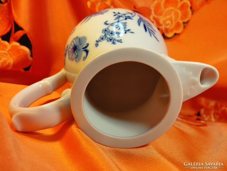 Beautiful German onion pattern porcelain spout