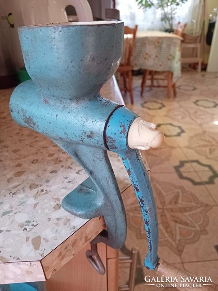 Old cast iron poppy grinder