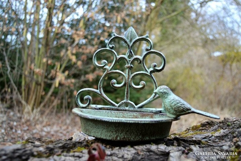 Cast iron bird feeder