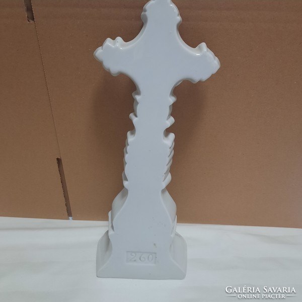 Porcelain crucifix with base