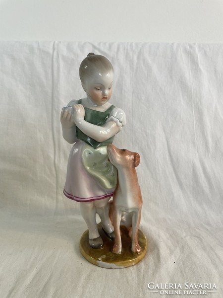 Porcelain girl from Herend