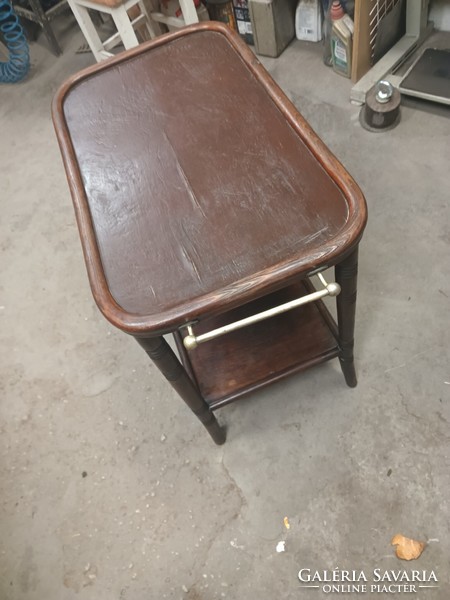 Thonet     zsúrkocsi felújításra vár