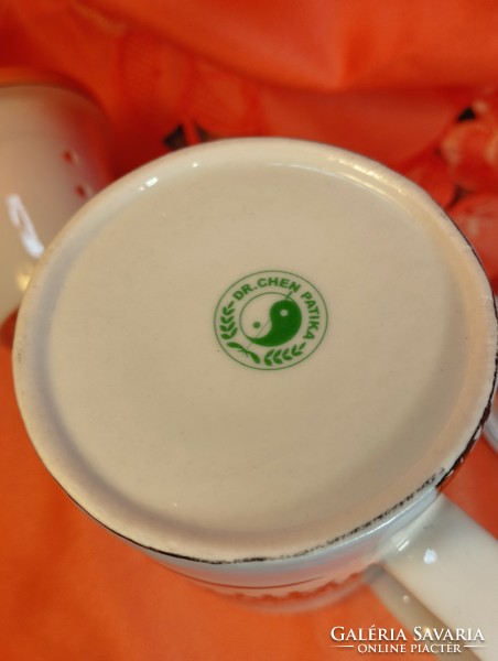 Chinese tea cup with strainer and lid