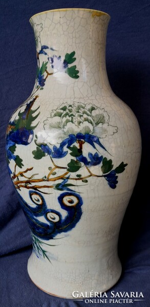 Dt/393 – hand-painted large oriental vase, presumably made in Jingdezhen