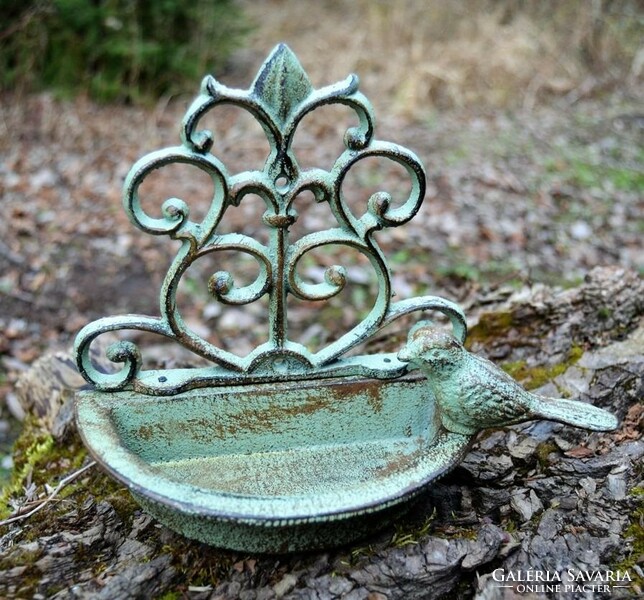 Cast iron bird feeder