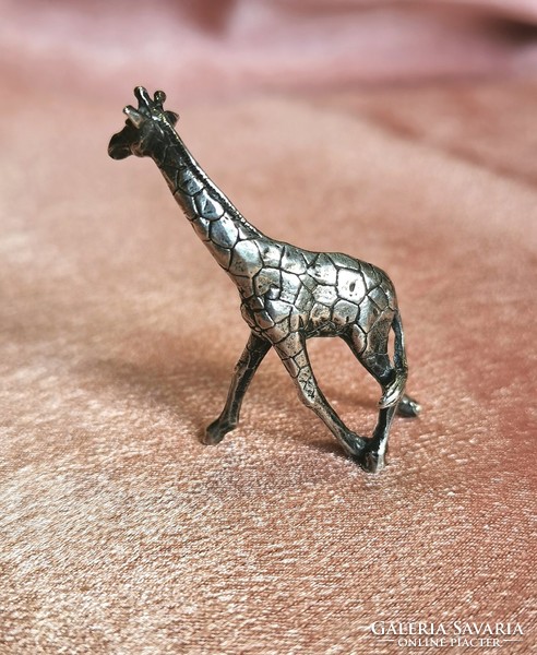 Ezüst miniatűr zsiráf