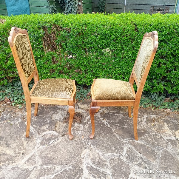 Régi faragott tölgyfa székek párban