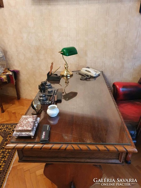 Colonial desk