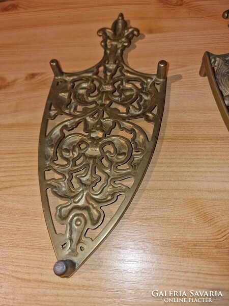 Copper iron holder