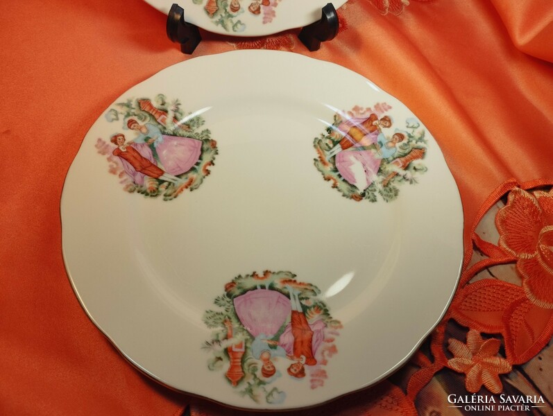 2 db. romantikus jelenetes kínai porcelán tányér