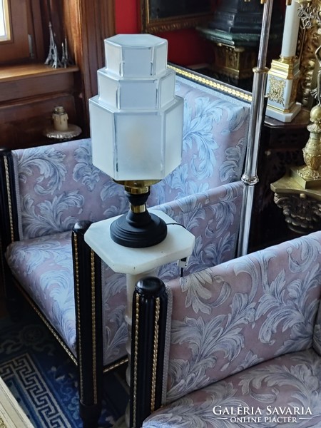 Artdeco style lamp with skycraper shade