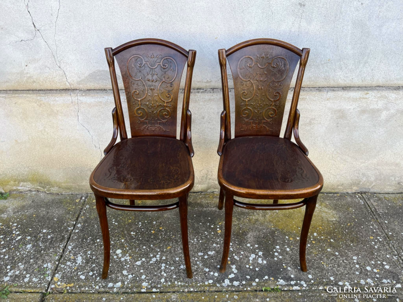 Beautiful antique Viennese Thonet chairs renovated in pairs.