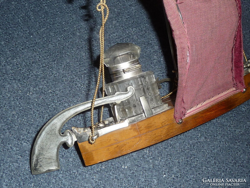 Antik tintatartó vitorlás hajó alakú tintatartó csiszolt üvegekkel különleges figurális tintatartó