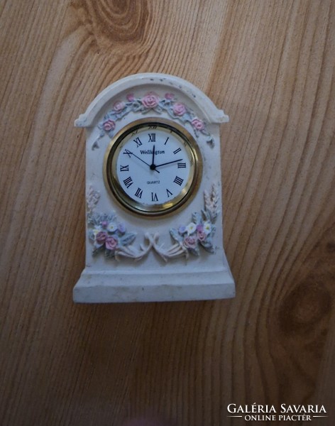 Onyx/marble miniature mantle clock quartz