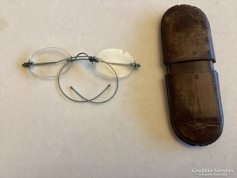 Antique spring glasses, with original case.