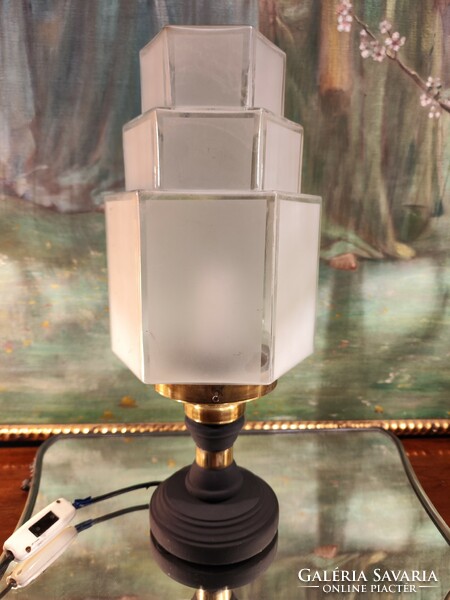 Artdeco style lamp with skycraper shade