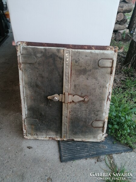 Szép régi kemence ajtó 53x56 cm