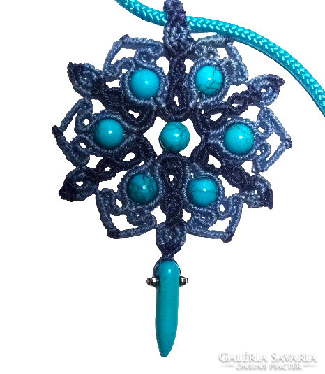 Two-tone macramé necklace with turquoise beads