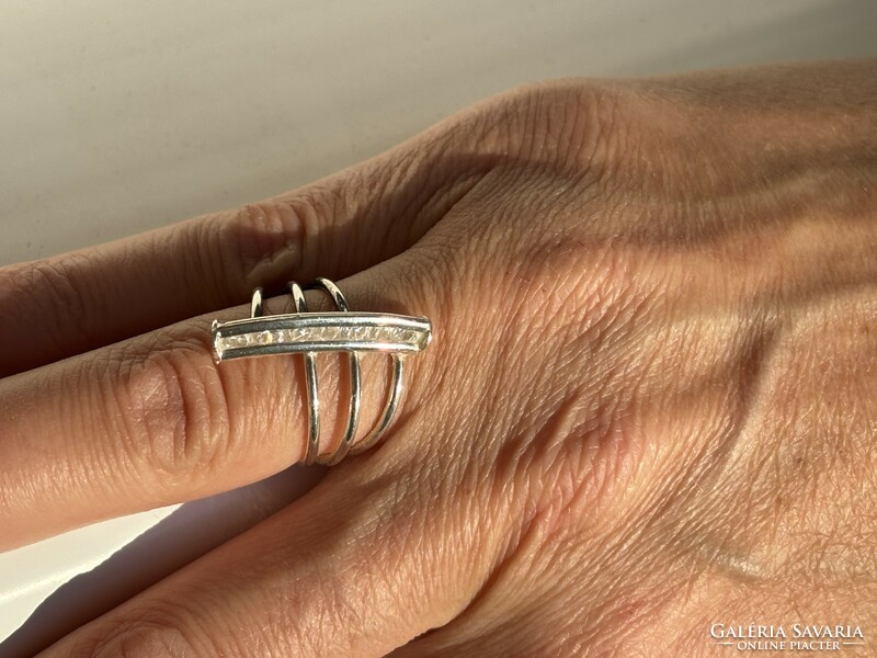 Különleges DESIGN  Ezüst gyűrű 52-53-as méret 3.9 gramm! Személyesen és  postai úton is!