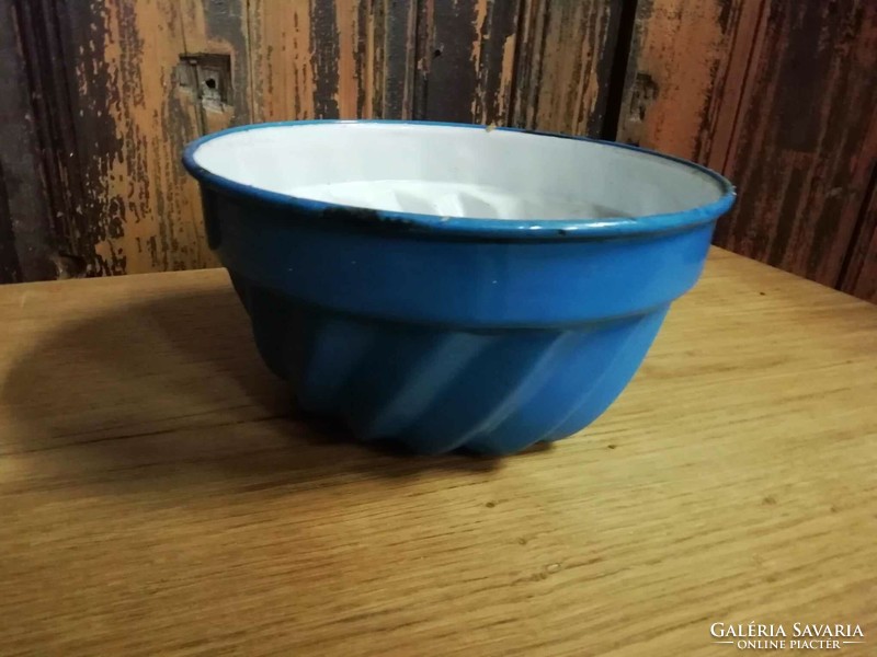 Enameled blue kuglóf shape, nice kitchen decoration