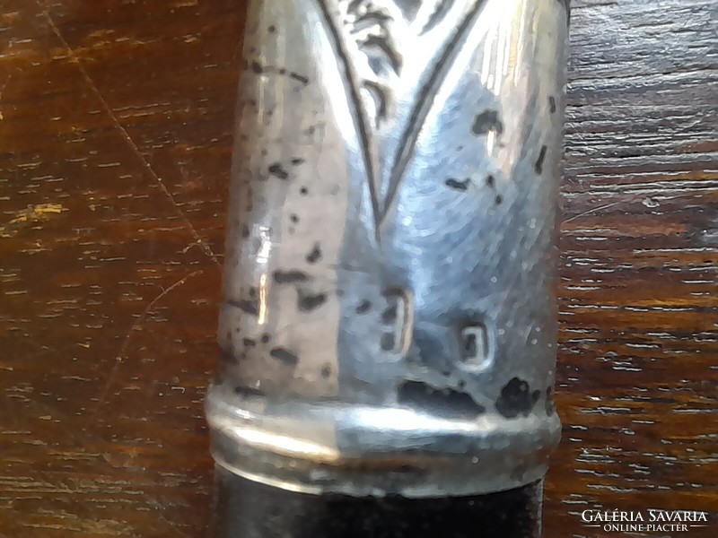 Old silver-handled, decorated walking stick, walking stick, stick. 93 Cm.