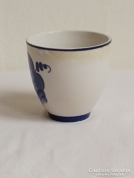 Régi kézzel festett orosz népi mintás kék fehér porcelán pohárka fületlen csésze jelzett Ghzel