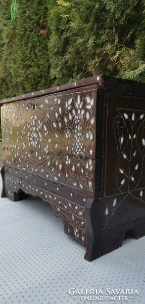 Pearl chest of drawers