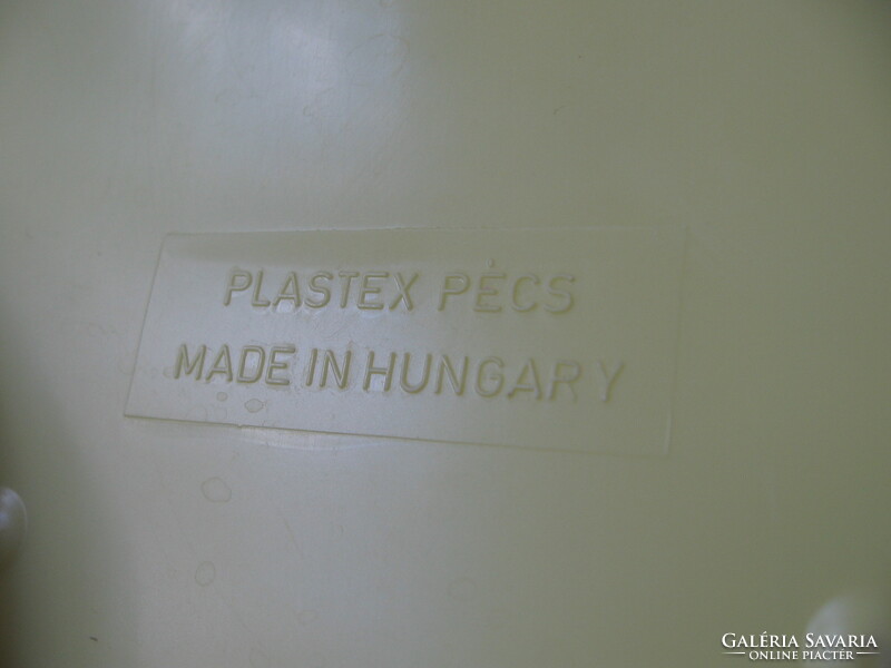Retro krém színű műanyag tálka Plastex Pécs