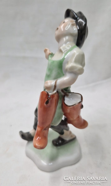 Hand-painted porcelain figure of Herend, shoemaker, cobbler's apprentice or cobbler, in perfect condition