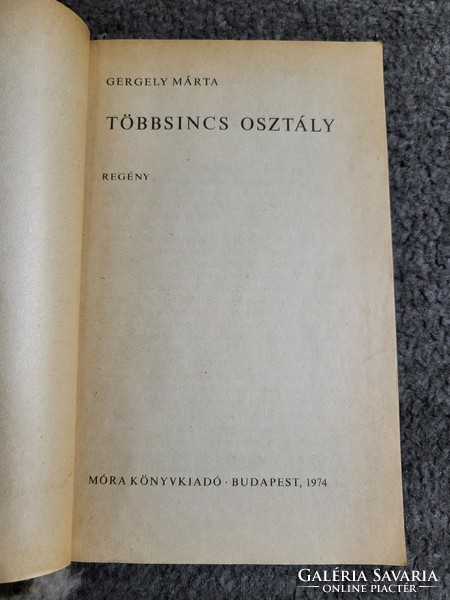 Gergely Márta: Többsincs osztály