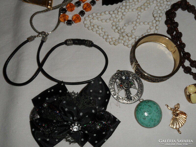 Older jewelry package (25 pcs)