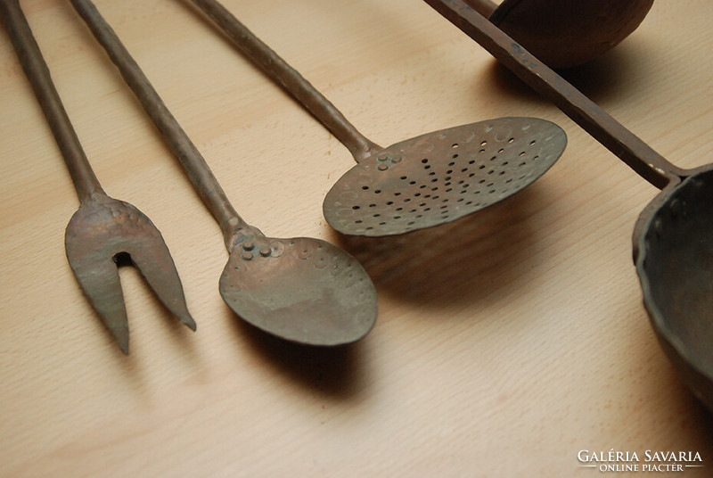 Red copper kitchen utensils - with holder
