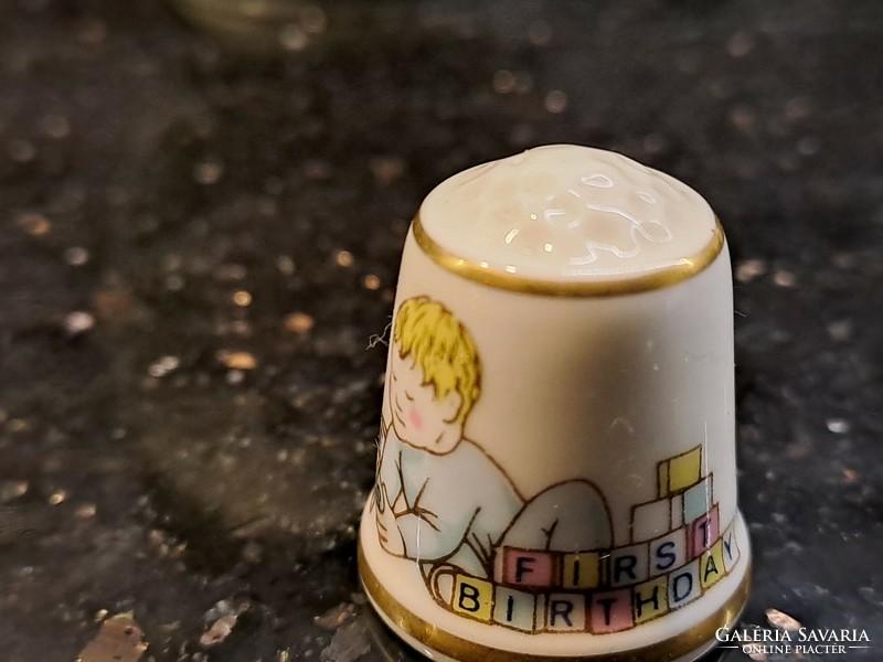 Vintage English porcelain thimble commemorating William's first birthday royal family william