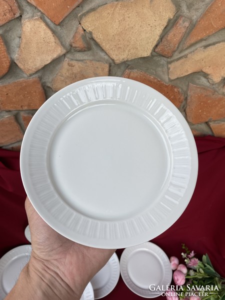 9 db fehér süteményes sütis   tányérok tányér nosztalgia darab