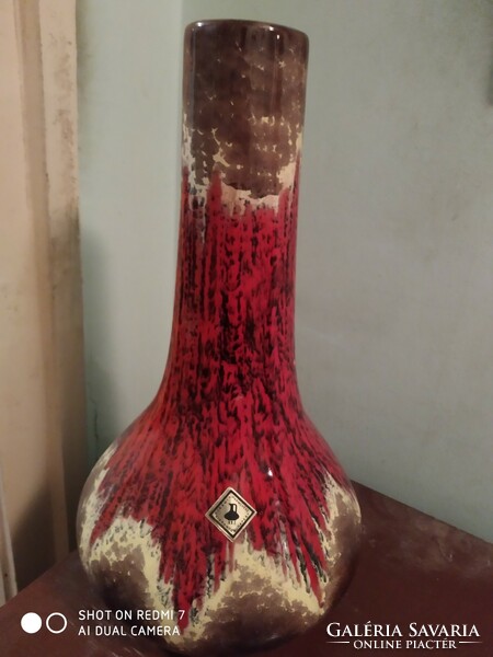 Iparművészeti festett-mázas kerámia váza